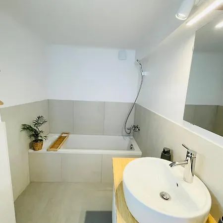 Large Townhouse With A Private Garden-dif1 公寓 迪弗当日