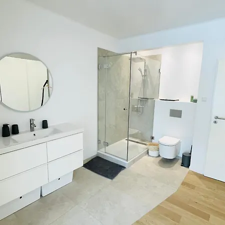 Large Townhouse With A Private Garden-dif1 *