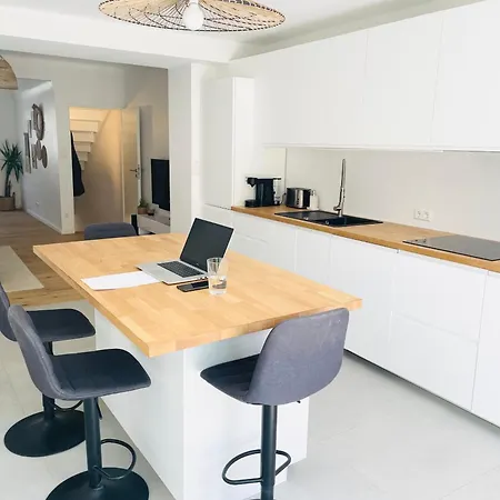 Large Townhouse With A Private Garden-dif1 * 迪弗当日