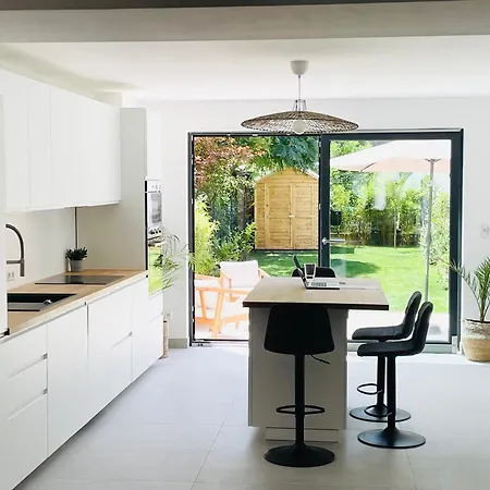 Large Townhouse With A Private Garden-dif1