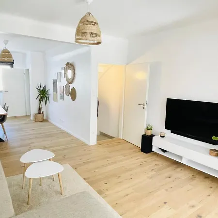 Large Townhouse With A Private Garden-dif1 迪弗当日