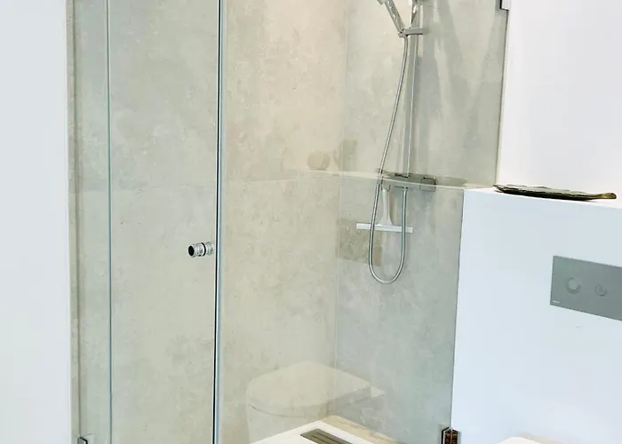 Large Townhouse With A Private Garden-dif1 Apartament *