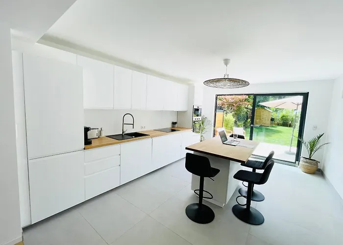 Large Townhouse With A Private Garden-dif1