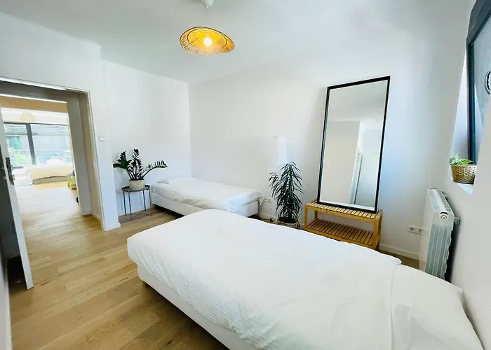 Large Townhouse With A Private Garden-dif1 *