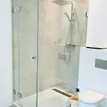 Large Townhouse With A Private Garden-dif1 Διαμέρισμα *