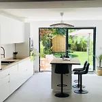 Large Townhouse With A Private Garden-dif1