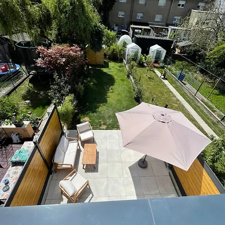 Large Townhouse With A Private Garden-dif1 דירה *