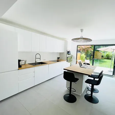 Large Townhouse With A Private Garden-dif1