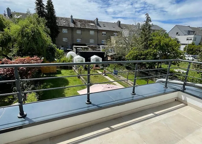 דירה Large Townhouse With A Private Garden-dif1 *