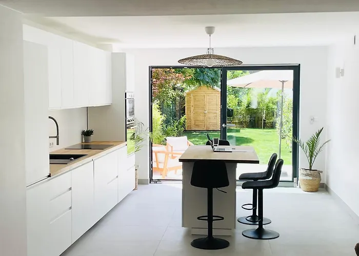 Large Townhouse With A Private Garden-dif1